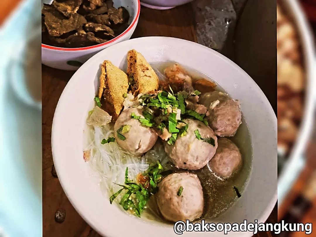 bakso pakde jangkung dengan paru goreng